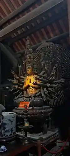 The thousand-armed and thousand-eyed Quan Âm, completed in 1656.