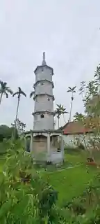 The stone Bảo Nghiêm tower, one of Bút Tháp’s visual signatures.
